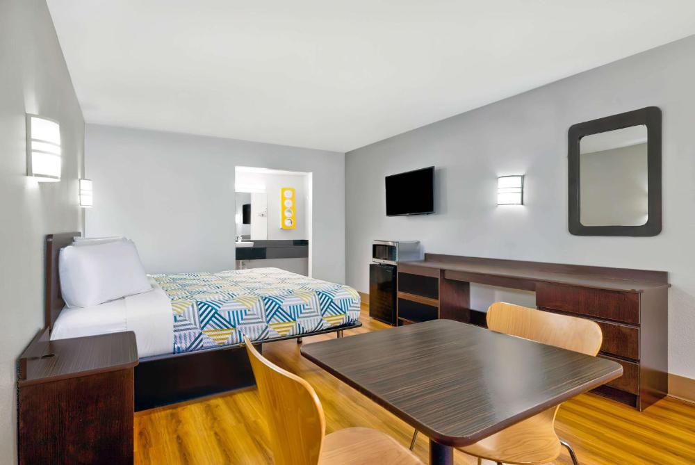 King Room - Smoking interior